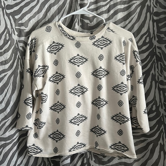 Long Cut-off sweatshirt with pattern print - Picture 1 of 1